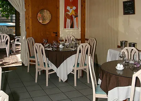 Hotel Bourbonnaise 3*